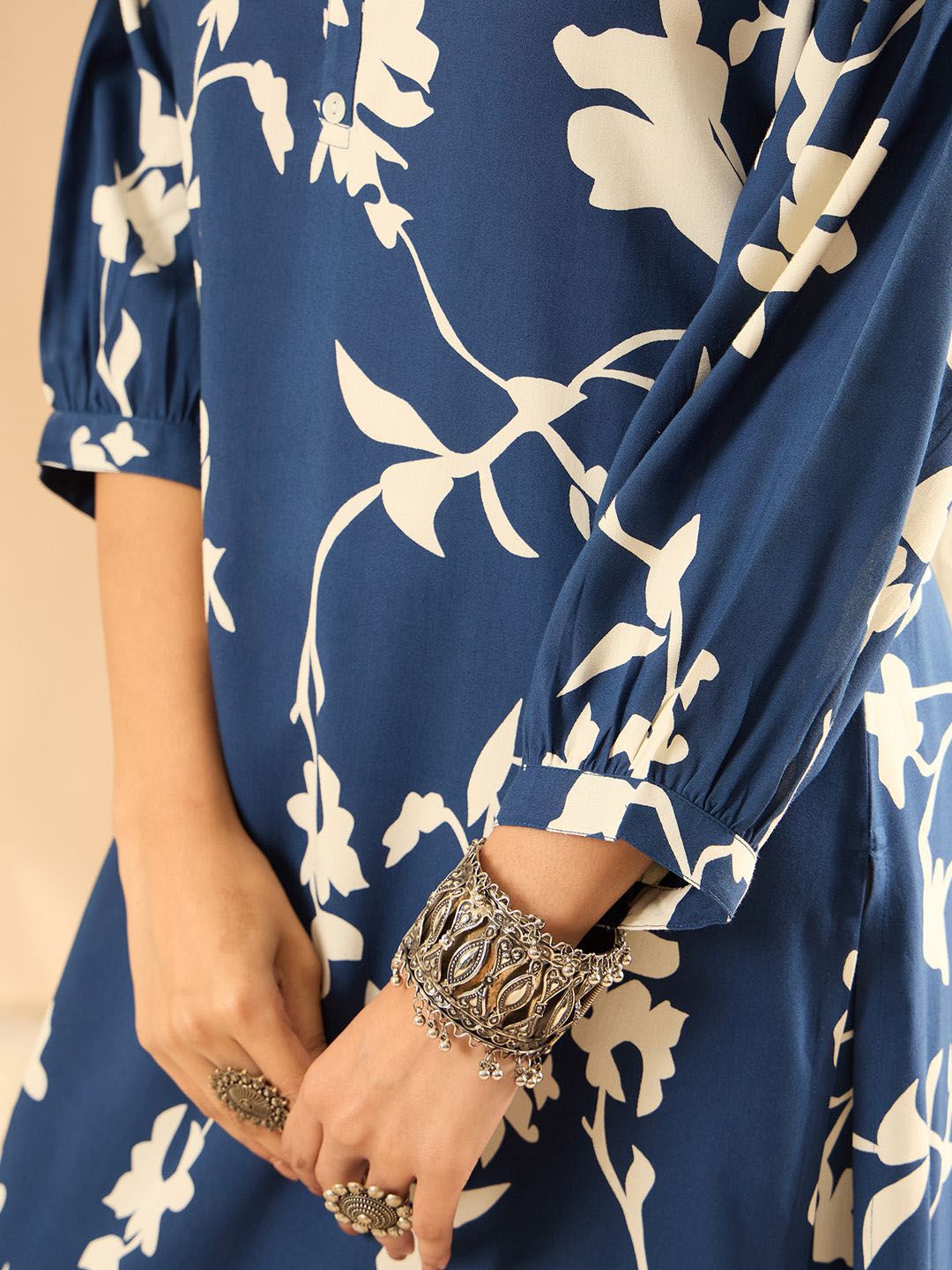 Women Floral Printed Regular Kurta with Trousers