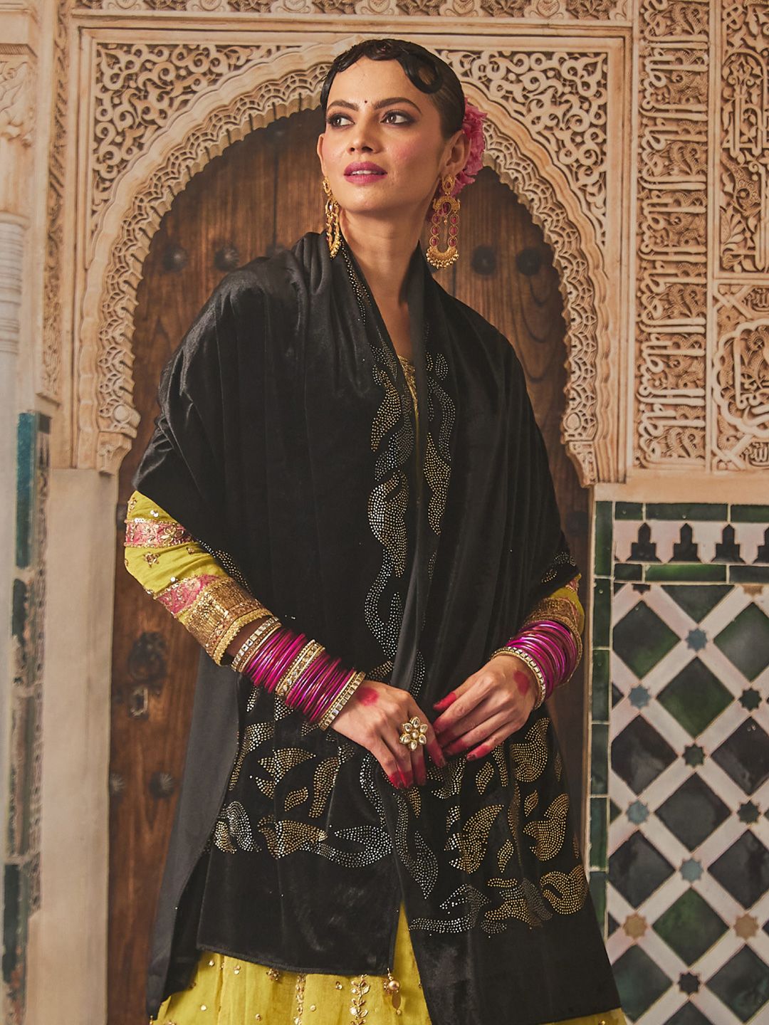 Dhiyona PA Women Paisley Velvet Shawl