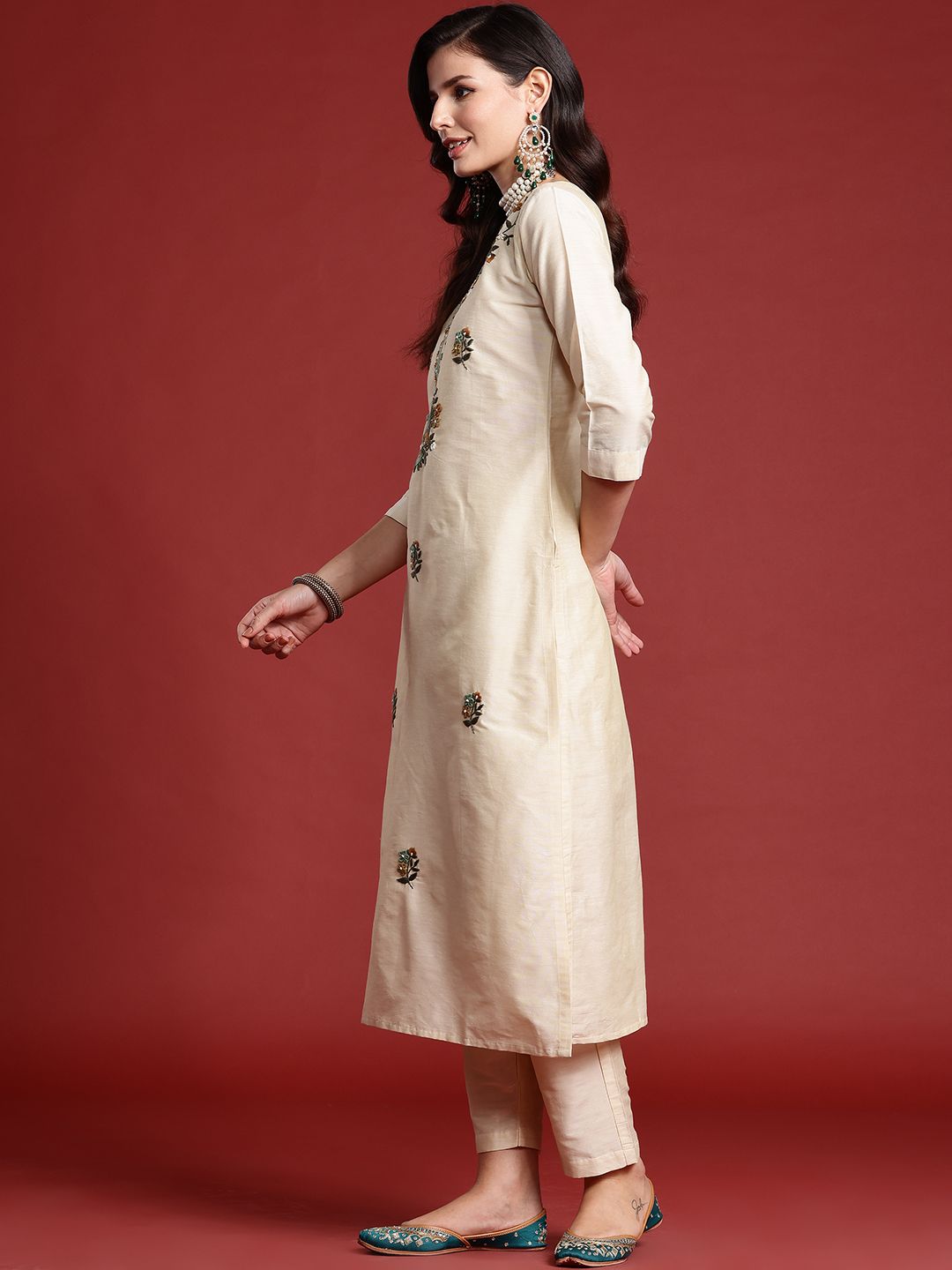 Dhiyona IE Floral Embroidered Thread Work Kurta with Trousers & With Dupatta