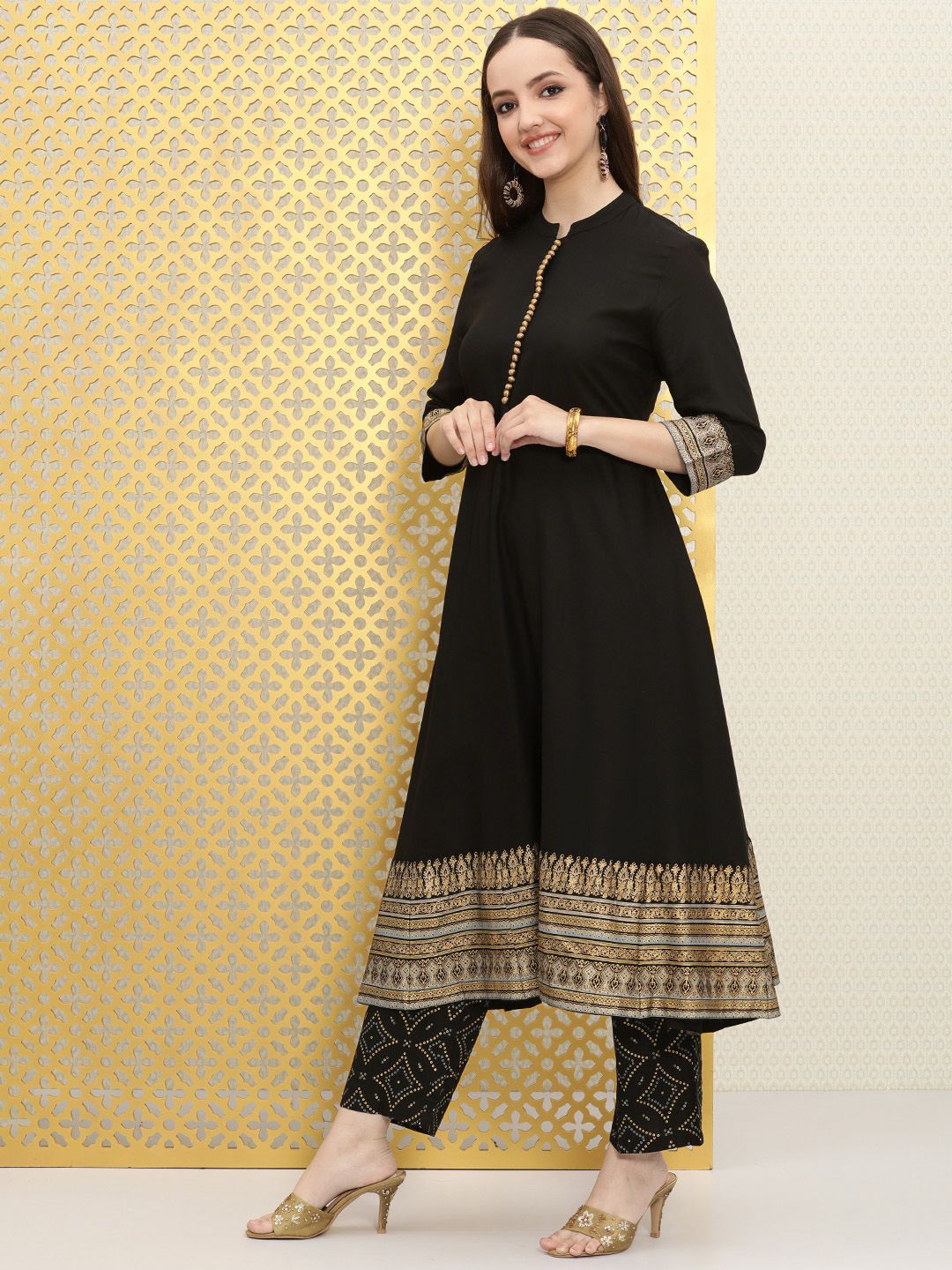 Dhiyona OD  Women Black Bandhani Pleated Kurta with Trousers & With Dupatta