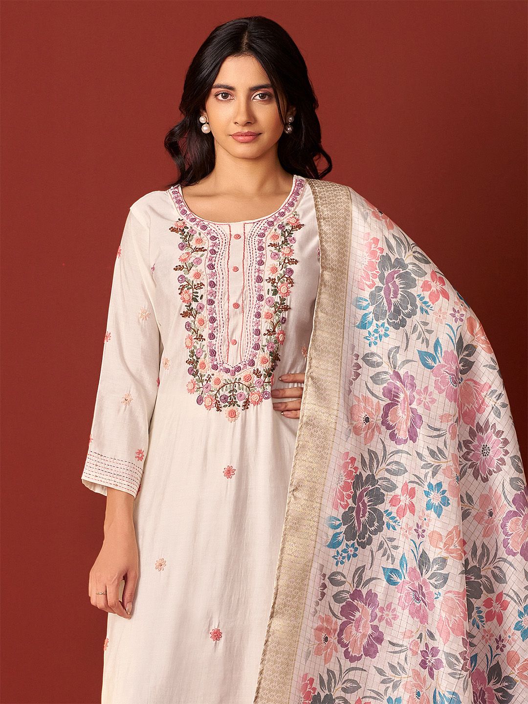 Dhiyona IE Women Floral Embroidered Regular Thread Work Kurta with Trousers & With Dupatta