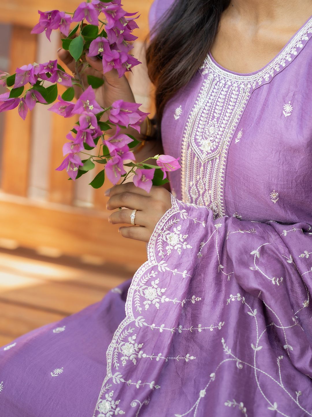 Women Floral Embroidered Regular Thread Work Kurta with Trousers & Dupatta