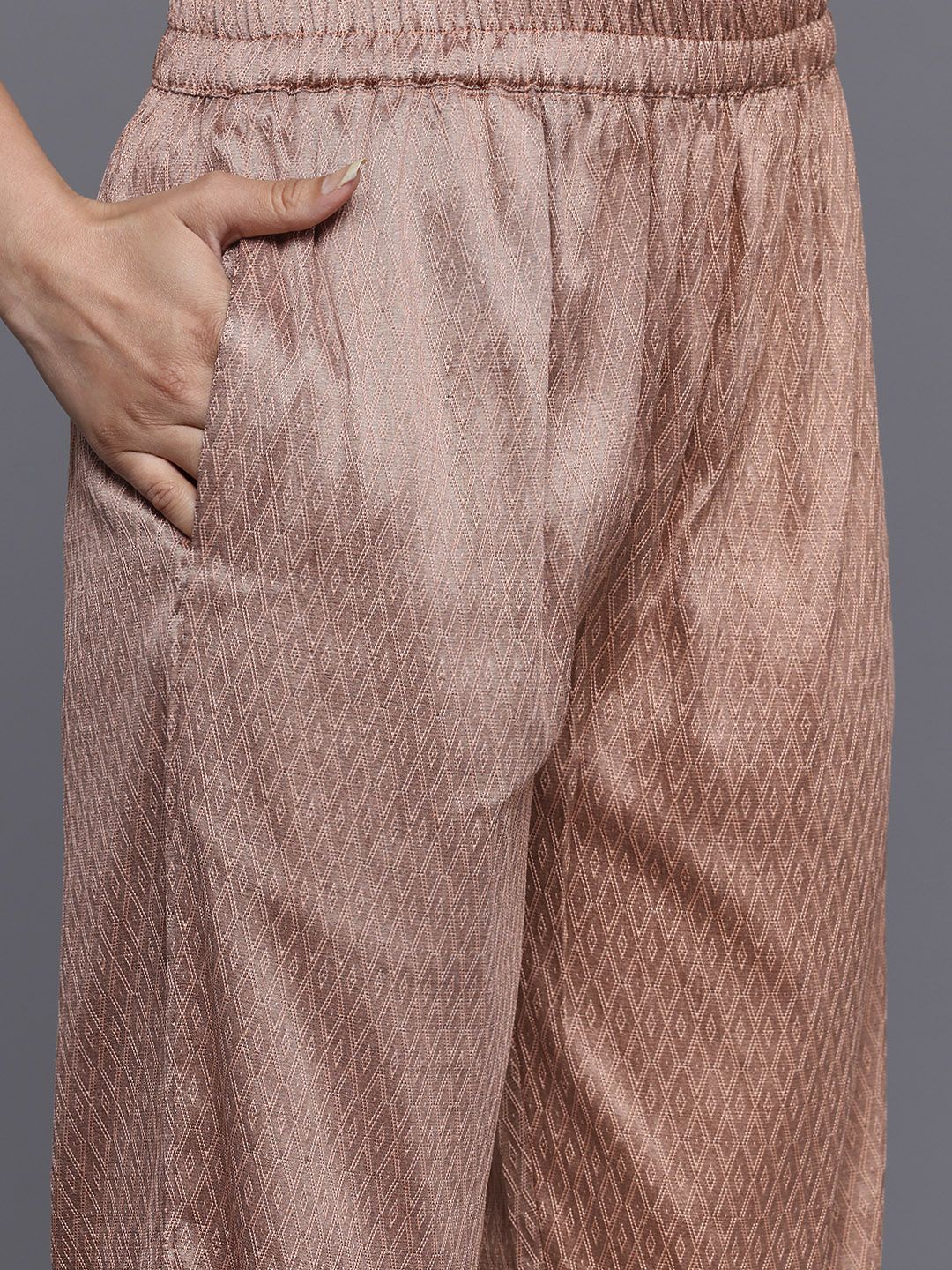 Dhiyona VA Women's Jacquard Gota Embellished Kurta Set