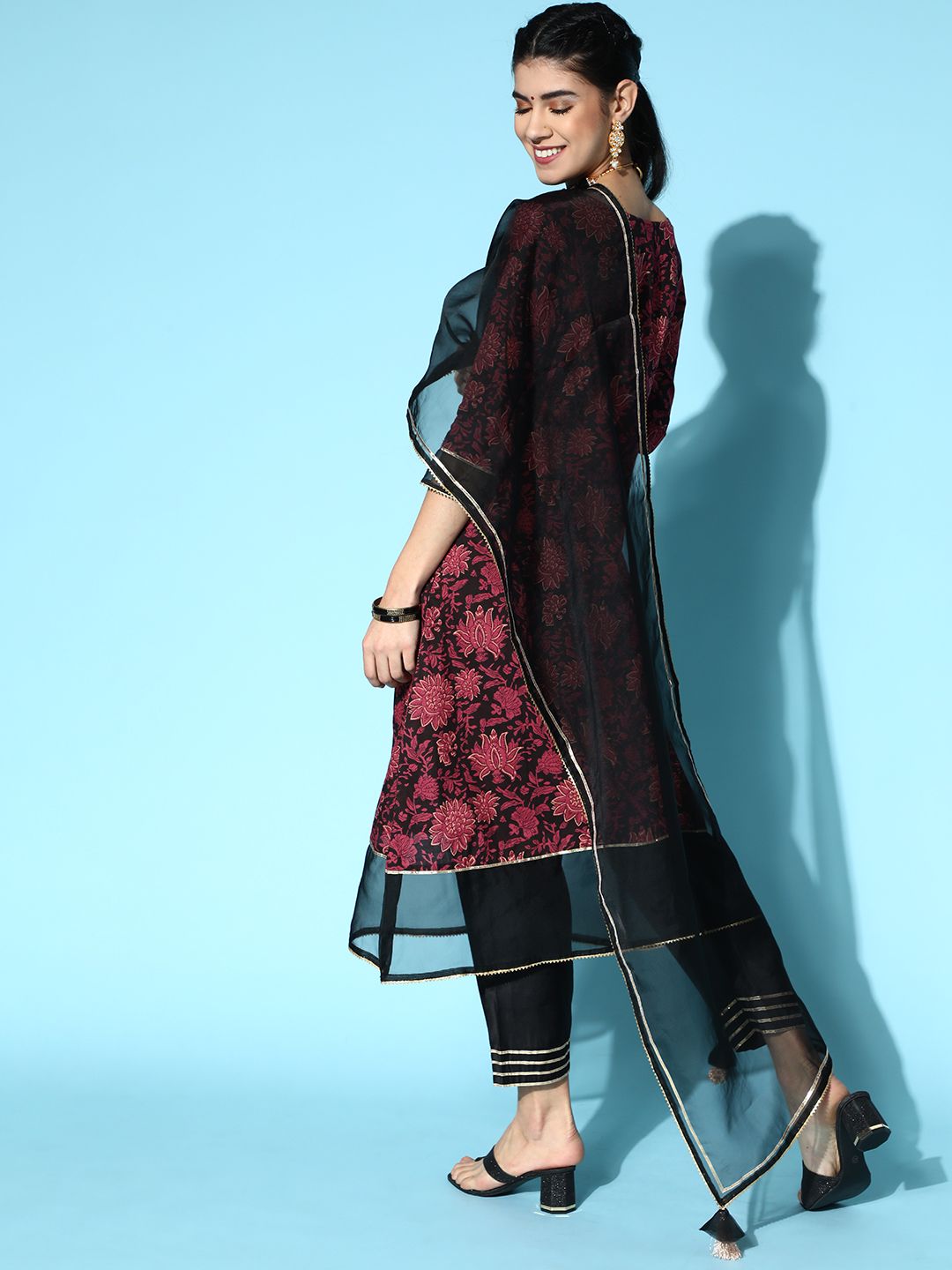 Dhiyona IE Cotton Blend Romantic Florals Kurta Set