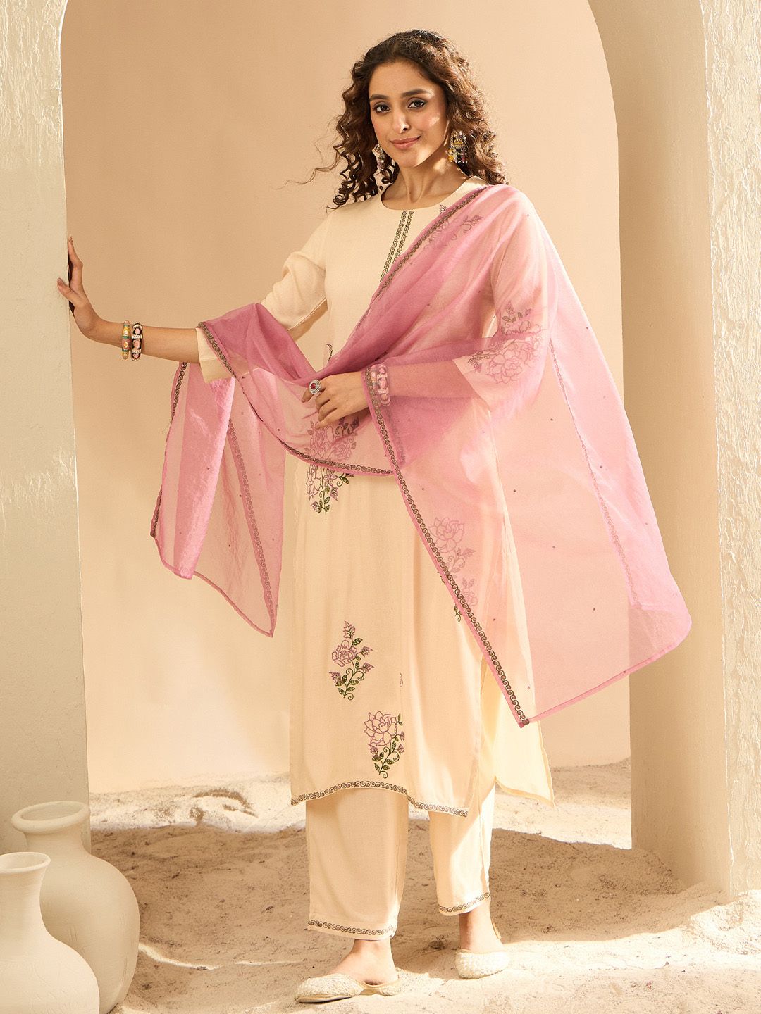 Dhiyona IE Women Floral Embroidered Regular Thread Work Kurta with Trousers & Dupatta