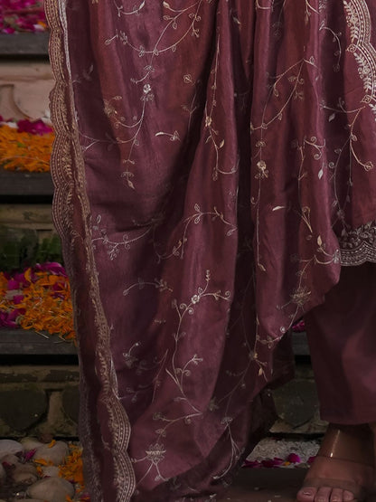 Ethnic Motifs Embroidered Kurta With Trousers & Dupatta