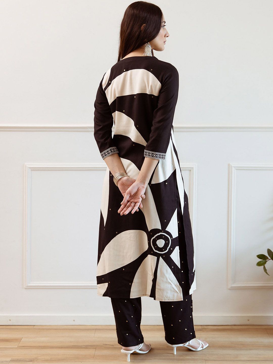 Dhiyona IE Printed Three-Quarter Sleeves Tunic With Trouser