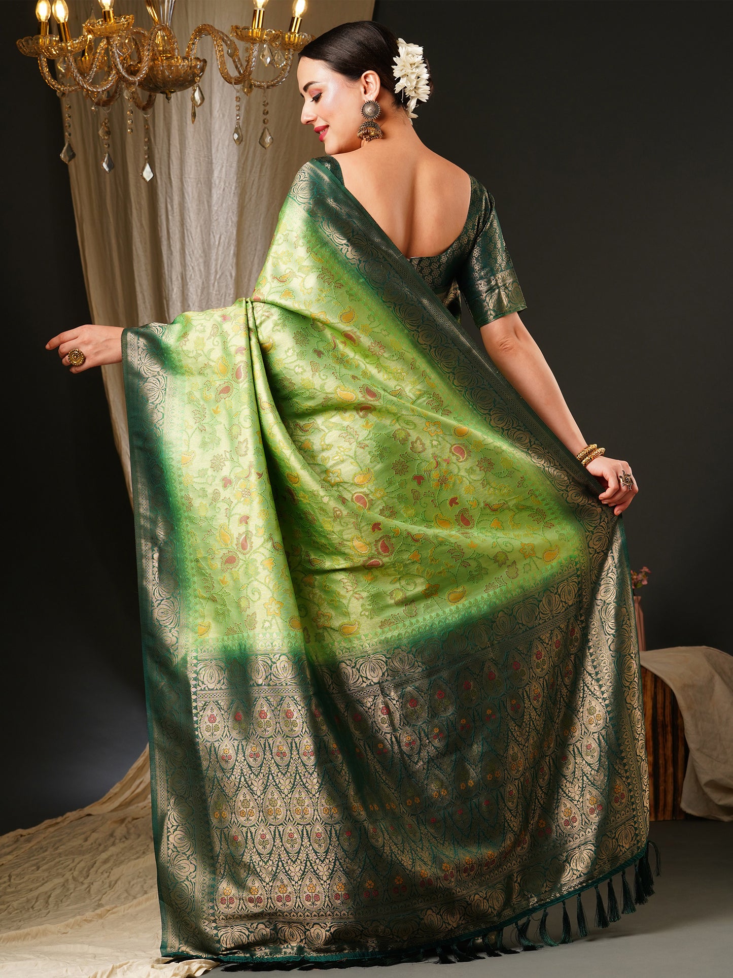 Women's Kanjeevaram Silk Light Green Woven Design Celebrity Saree With Blouse Piece