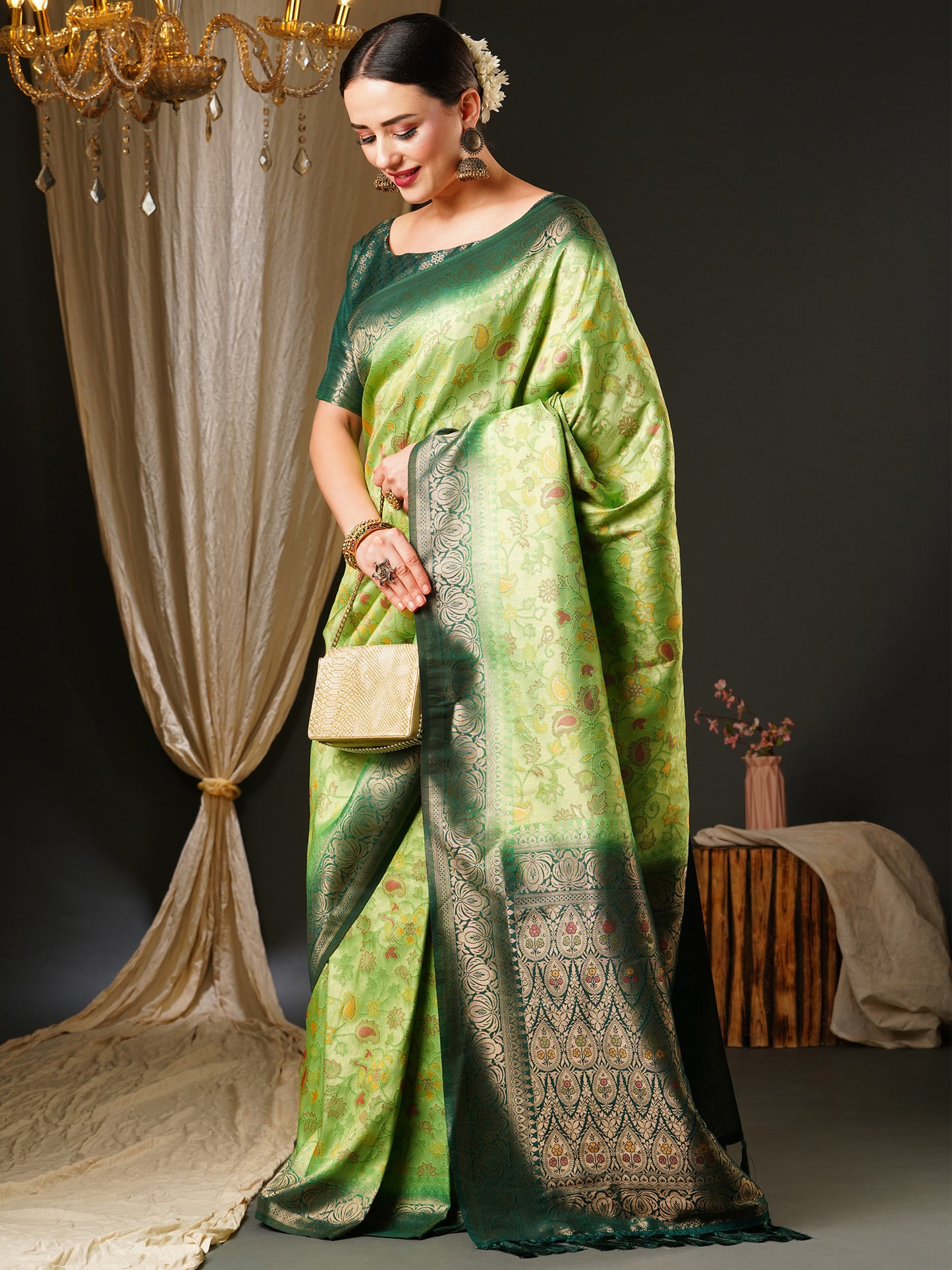 Women's Kanjeevaram Silk Light Green Woven Design Celebrity Saree With Blouse Piece