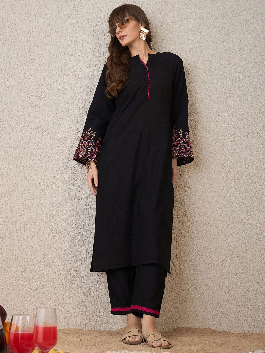 Dhiyona IE Mandarin Collar Flared Sleeves Thread Work Straight Kurta With Trouser