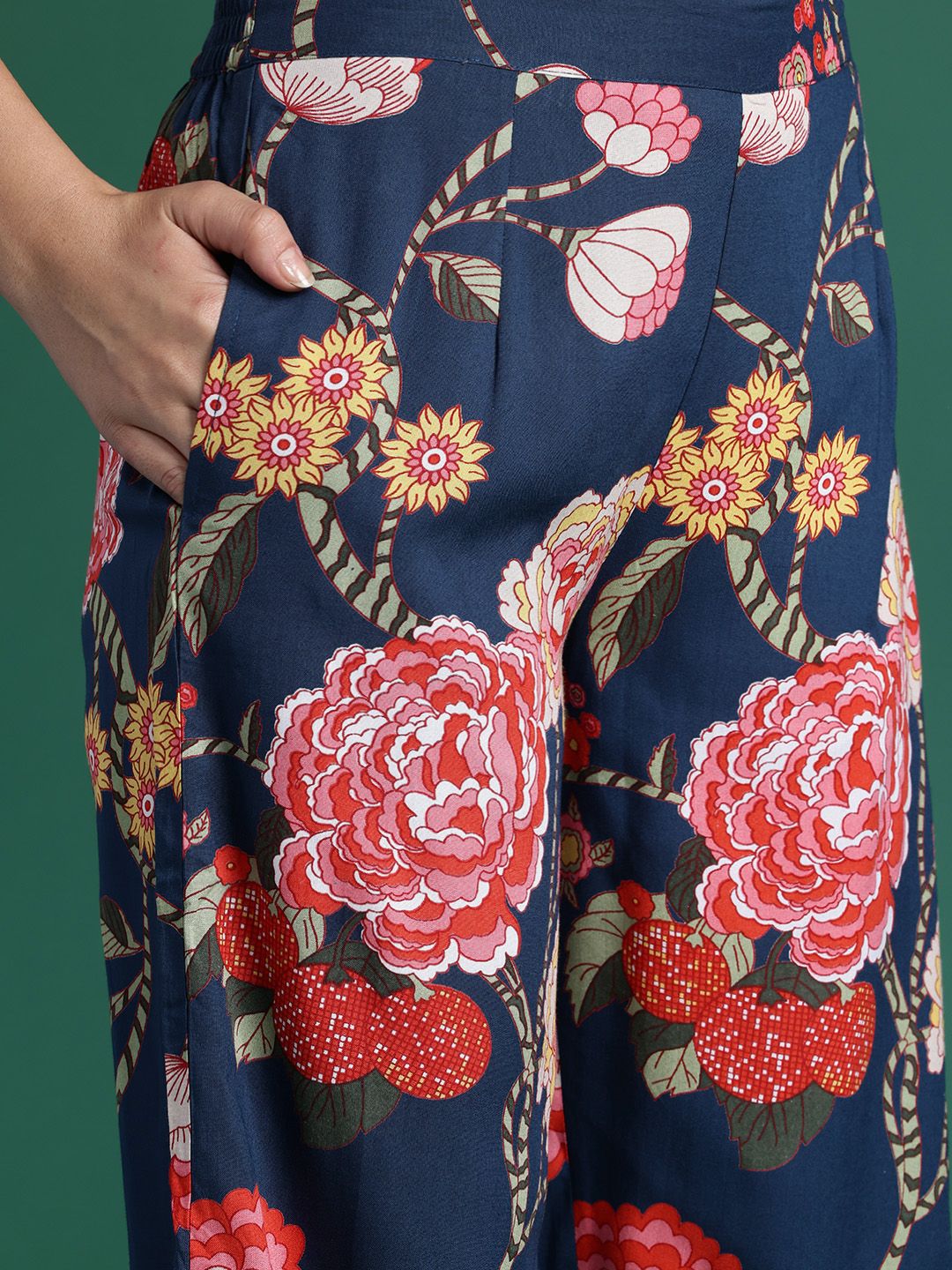 Women Floral Printed Regular Kurta with Palazzos