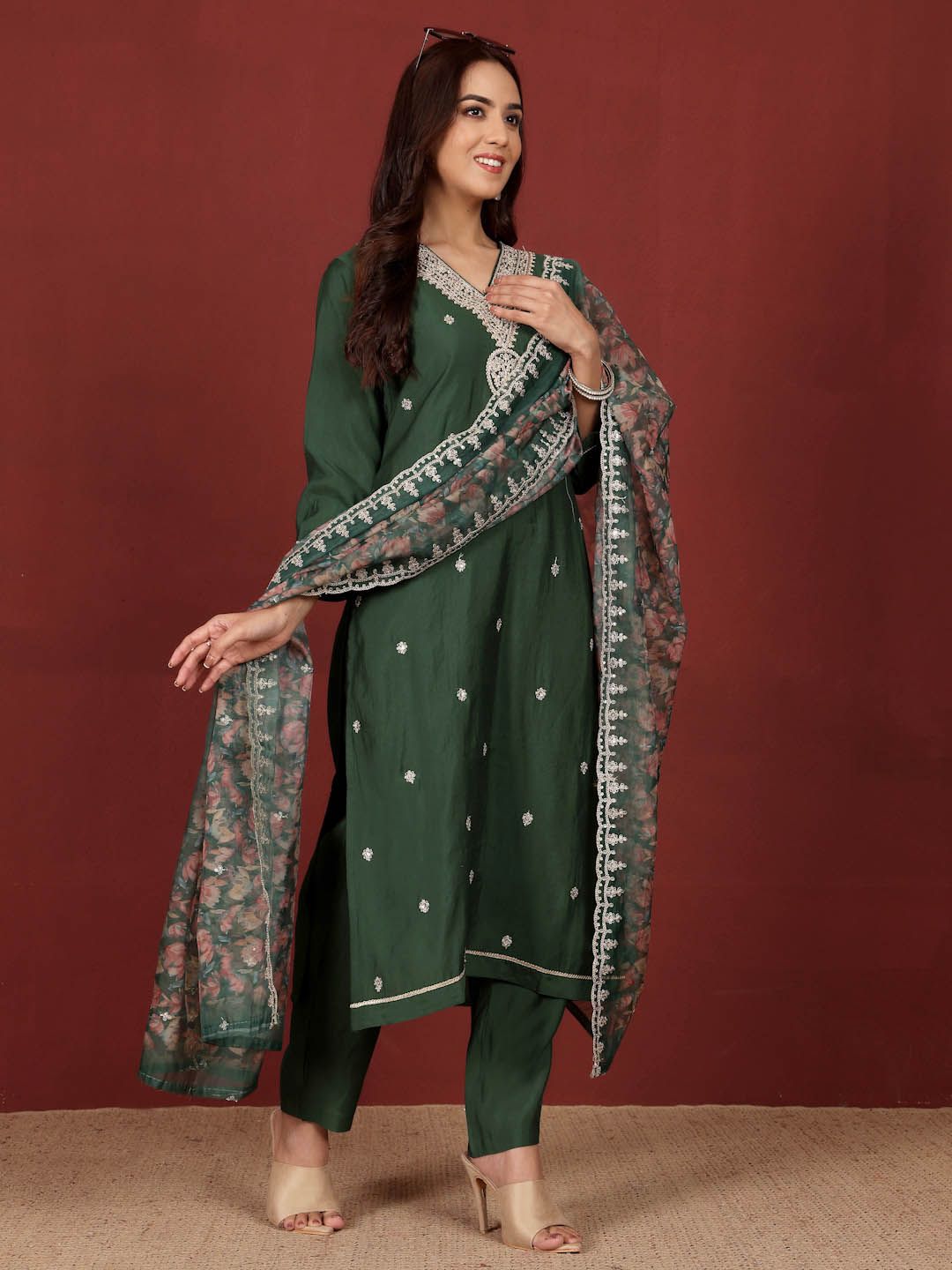 Dhiyona VA Women'sEthnic Motifs Embroidered Notch Neck Zari Straight Kurta With Trousers & Dupatta