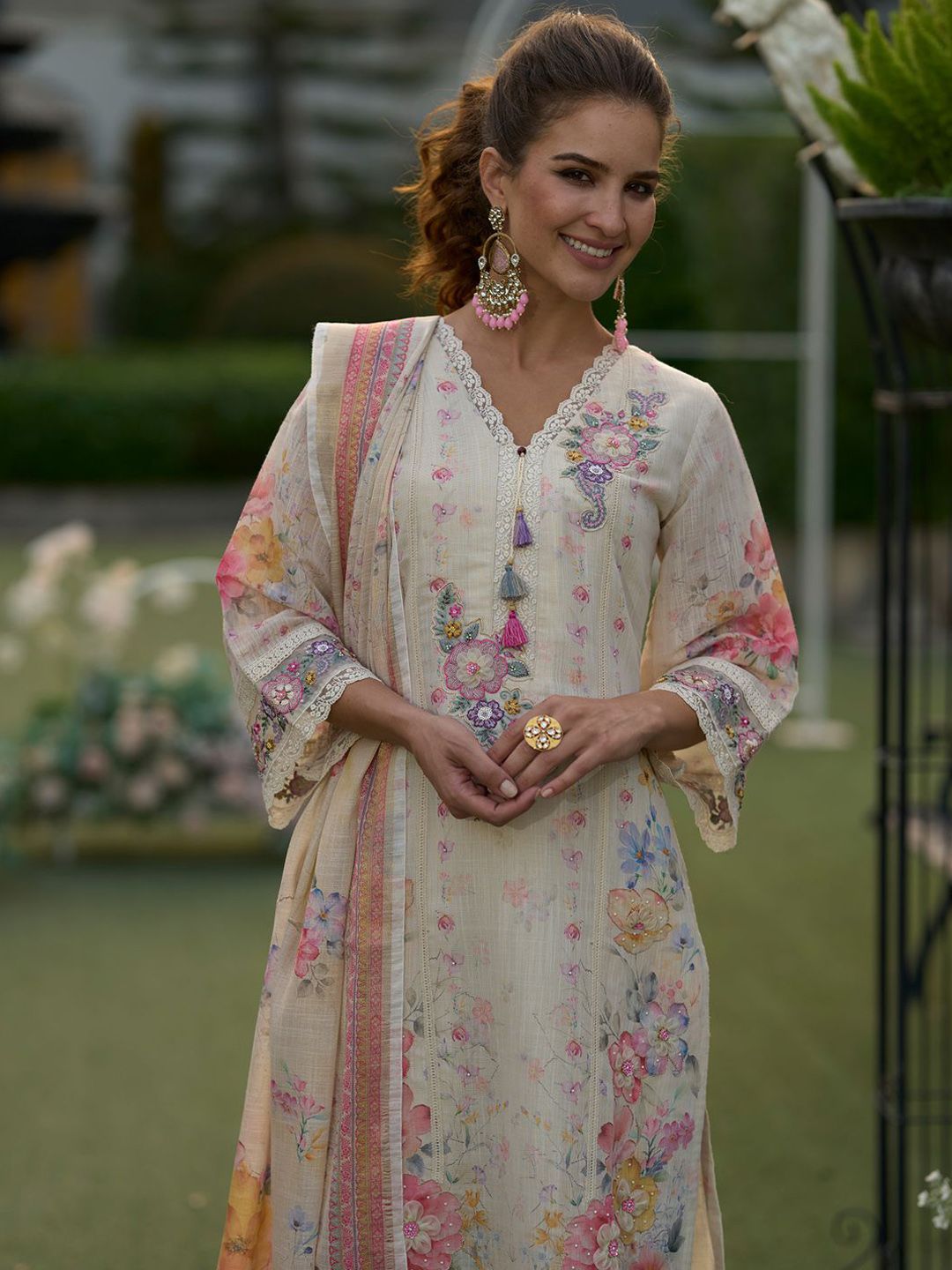 Dhiyona IE Women Floral Embroidered Linen Kurta with Trousers & Dupatta