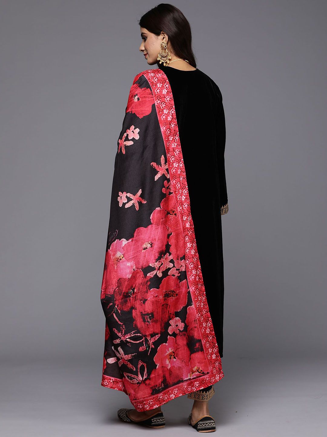 Floral Embroidered V-Neck Three-Quarter Sleeves Straight Velvet Kurta Set