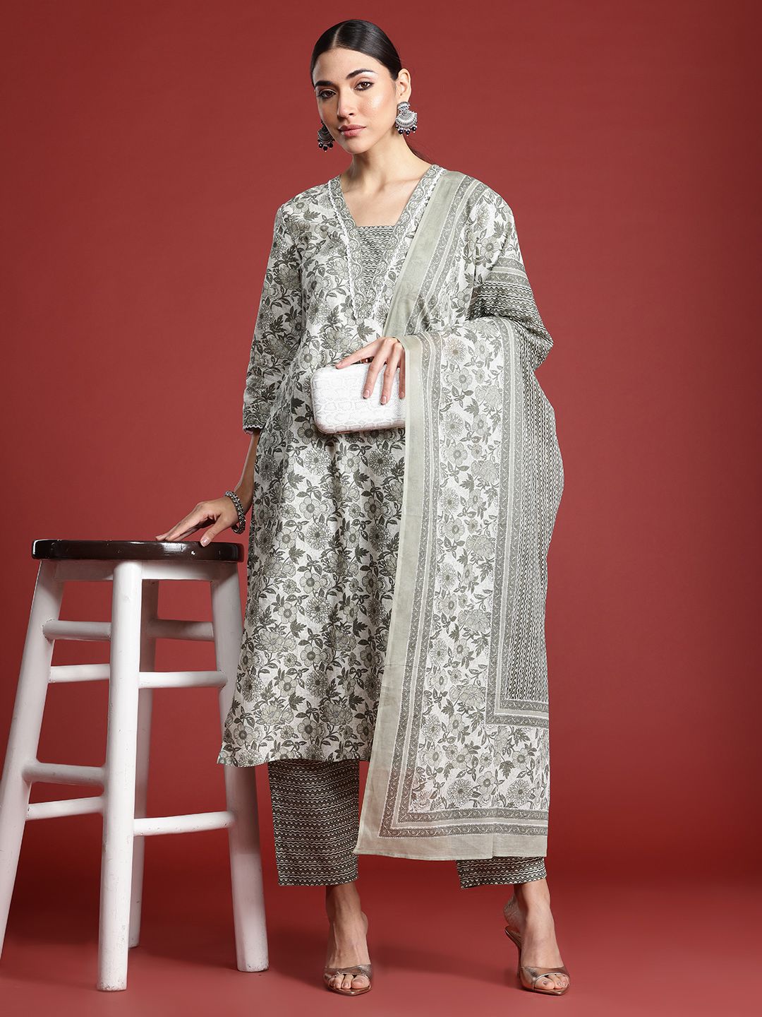 Dhiyona IE Women Floral Printed Pure Cotton Kurta with Trousers & With Dupatta