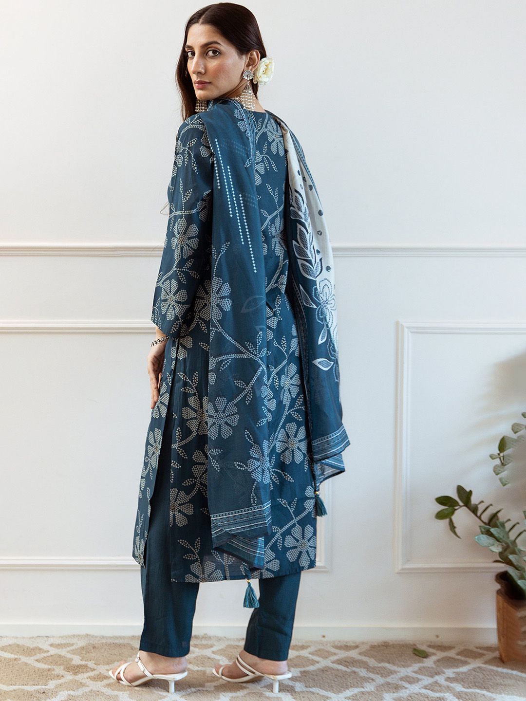 Dhiyona SN Women's Floral Printed Notch Neck Mirror Work Modal Muslin Kurta & Trousers With Dupatta