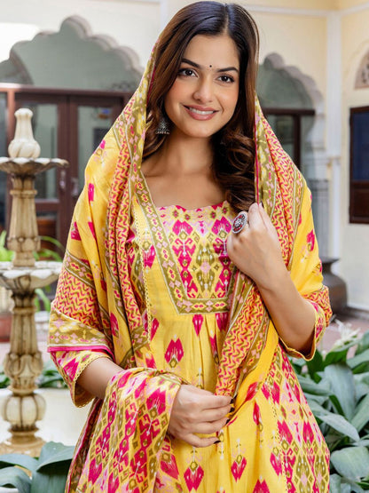 Dhiyona IE Women Printed Panelled Sequinned Pure Cotton Kurta with Trousers & With Dupatta