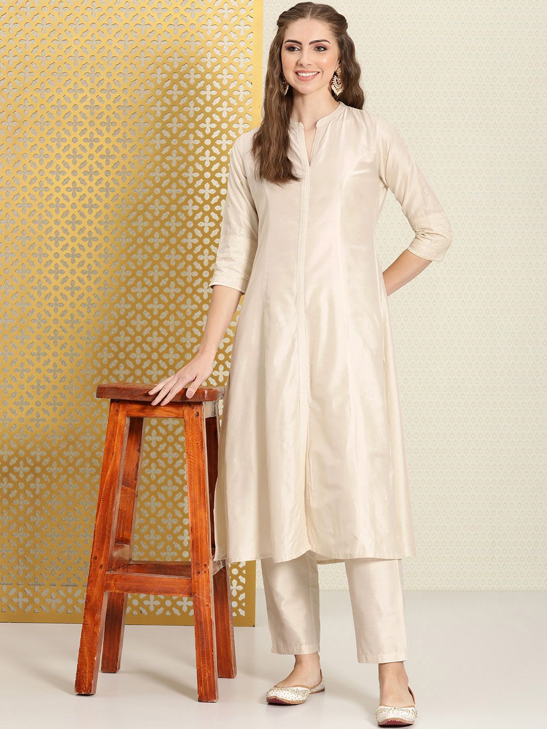 Dhiyona PD Women Women Ethnic Motifs Embroidered Thread Work Jashn Kurta with Trousers