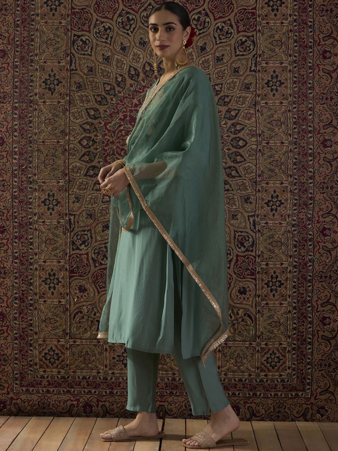 Ethnic Motifs Embroidered Regular Thread Work Kurta With Trousers & Dupatta