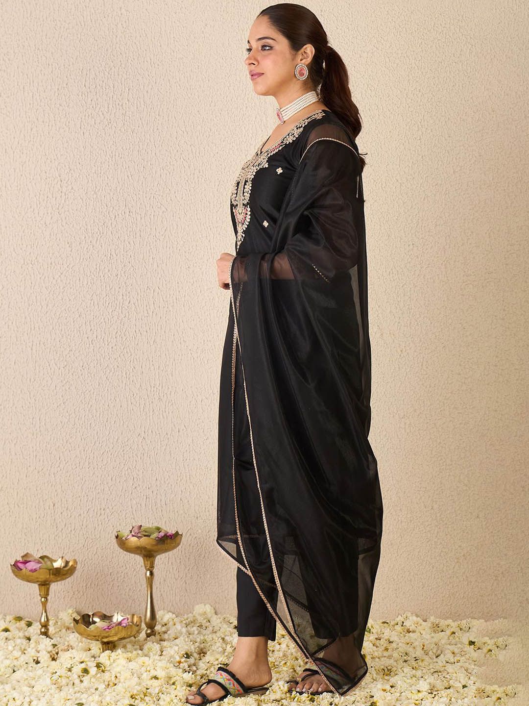 Ethnic Motifs Embroidered Gotta Patti Work Kurta With Trousers & Dupatta