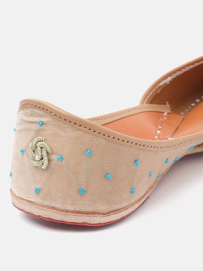 Dhiyona HOP Women Floral Embroidered Mojaris