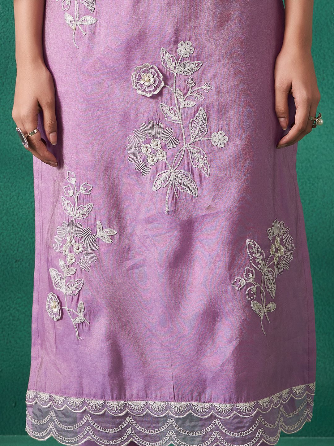 Women Floral Embroidered Regular Thread Work Kurta with Trousers & Dupatta