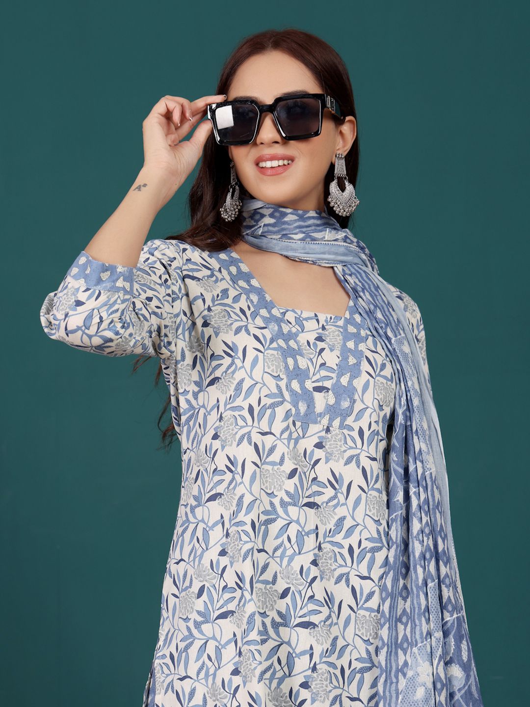 Dhiyona VA Women'sFloral Printed V-Neck Pure Cotton Straight Kurta With Trousers & Dupatta