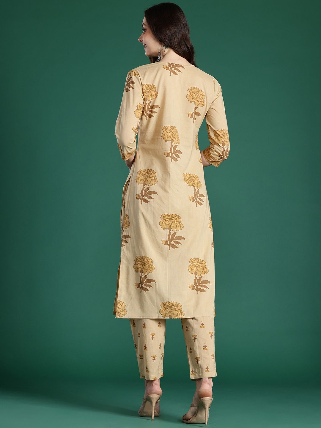 Dhiyona IE Women Floral Printed Pure Cotton Kurta with Trousers