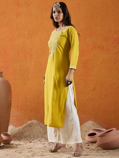 Dhiyona IE Floral Embroidered Thread Straight Kurta