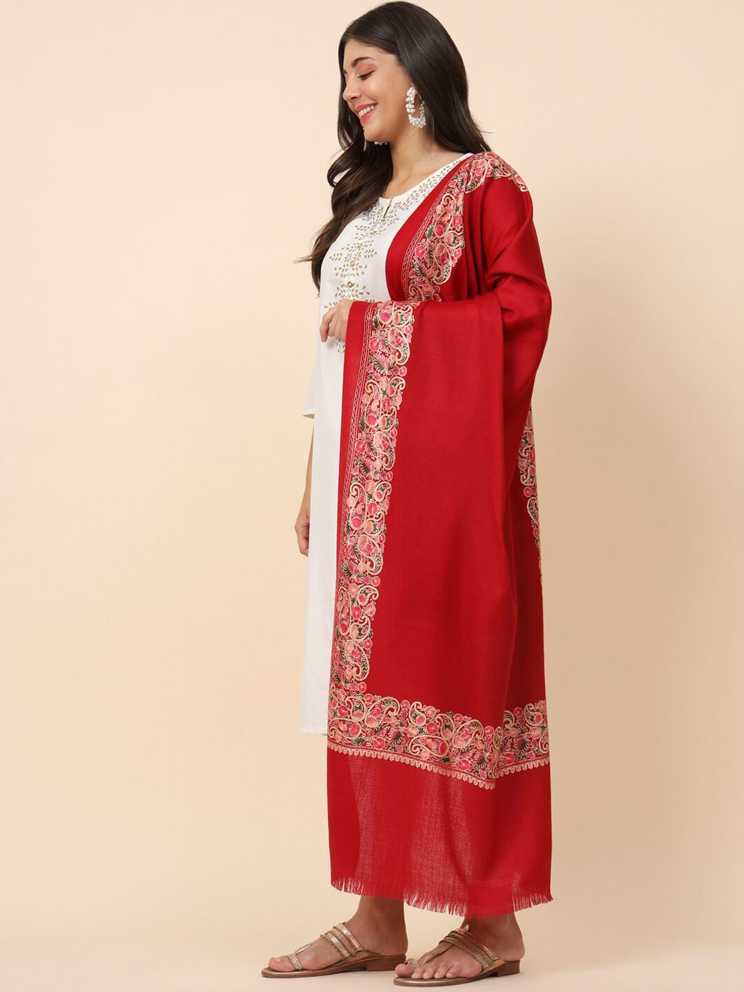 Dhiyona PA Floral Embroidered Pure Woolen Shawl