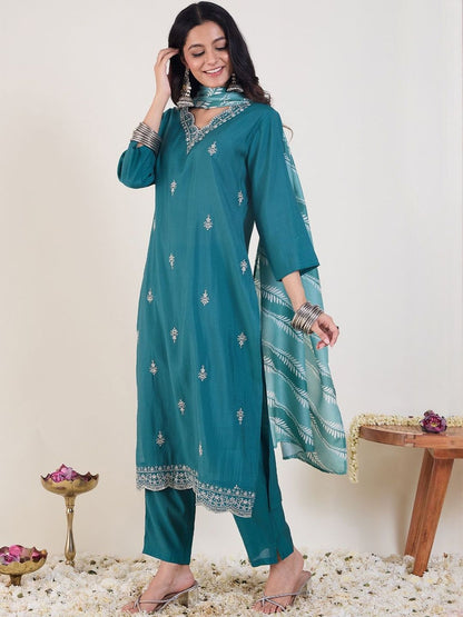 Ethnic Motifs Embroidered Thread Work Kurta with Trousers & With Dupatta