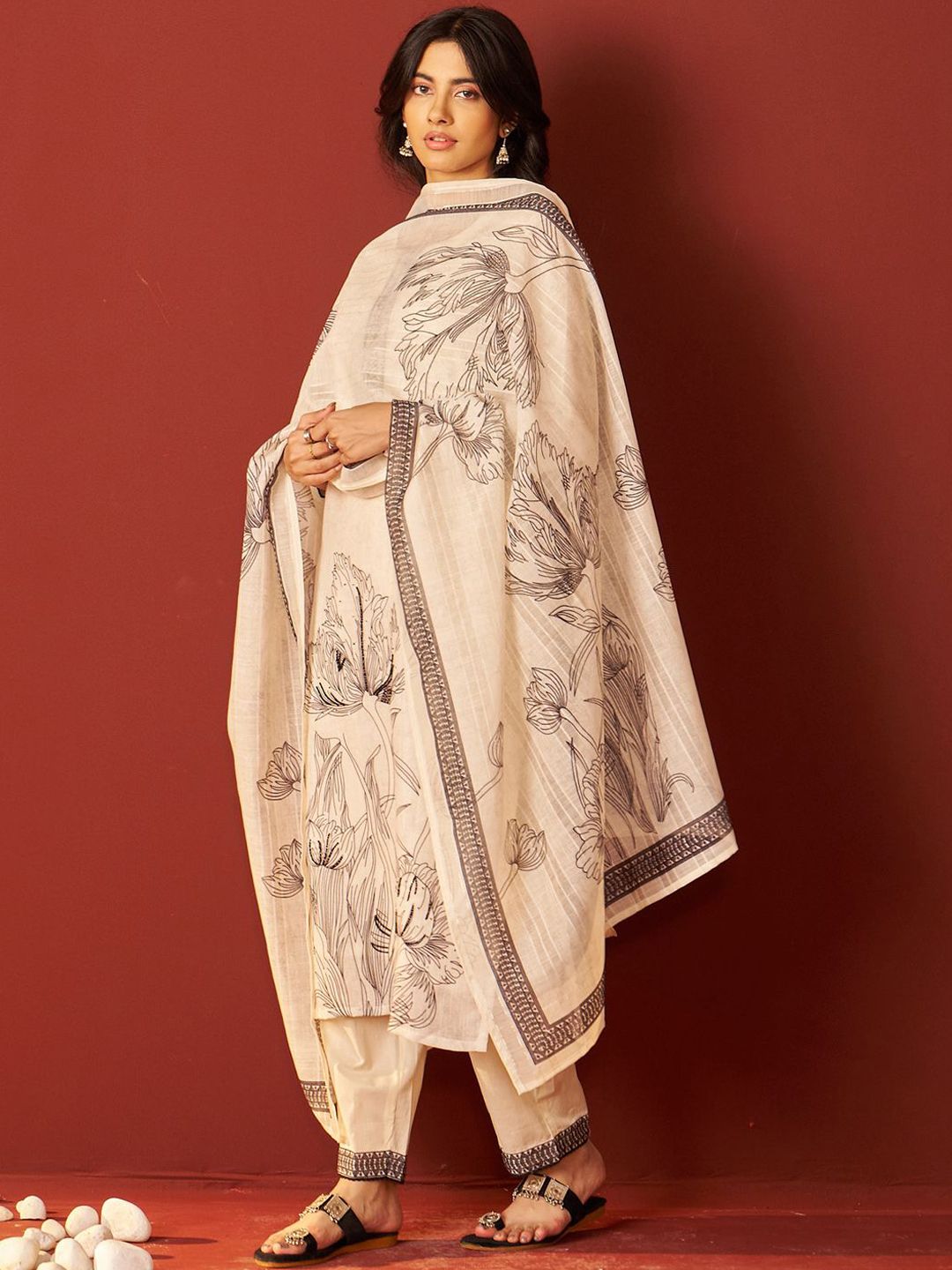 Dhiyona IE Floral Printed Linen Kurta With Trousers & Dupatta