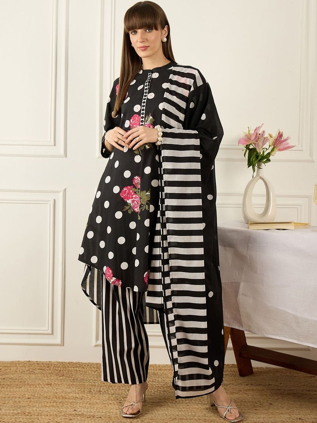 Dhiyona IE Women Floral Printed Regular Pure Cotton Kurta with Palazzos & With Dupatta