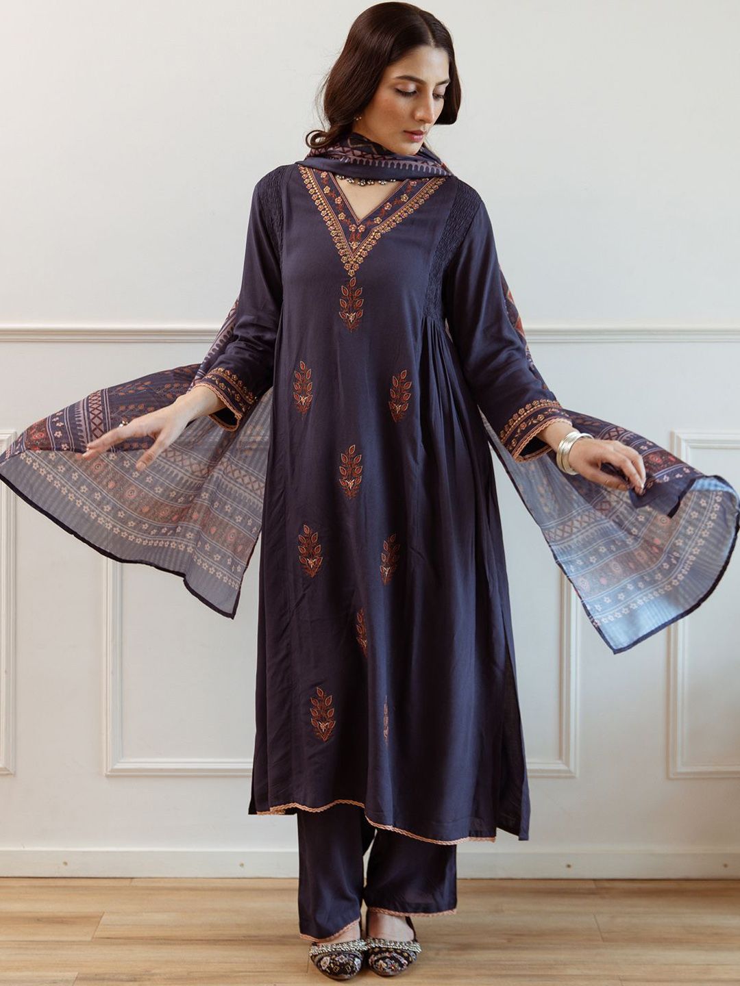 Dhiyona IE Women Ethnic Motifs Embroidered Regular Thread Work Kurta with Trousers Dupatta