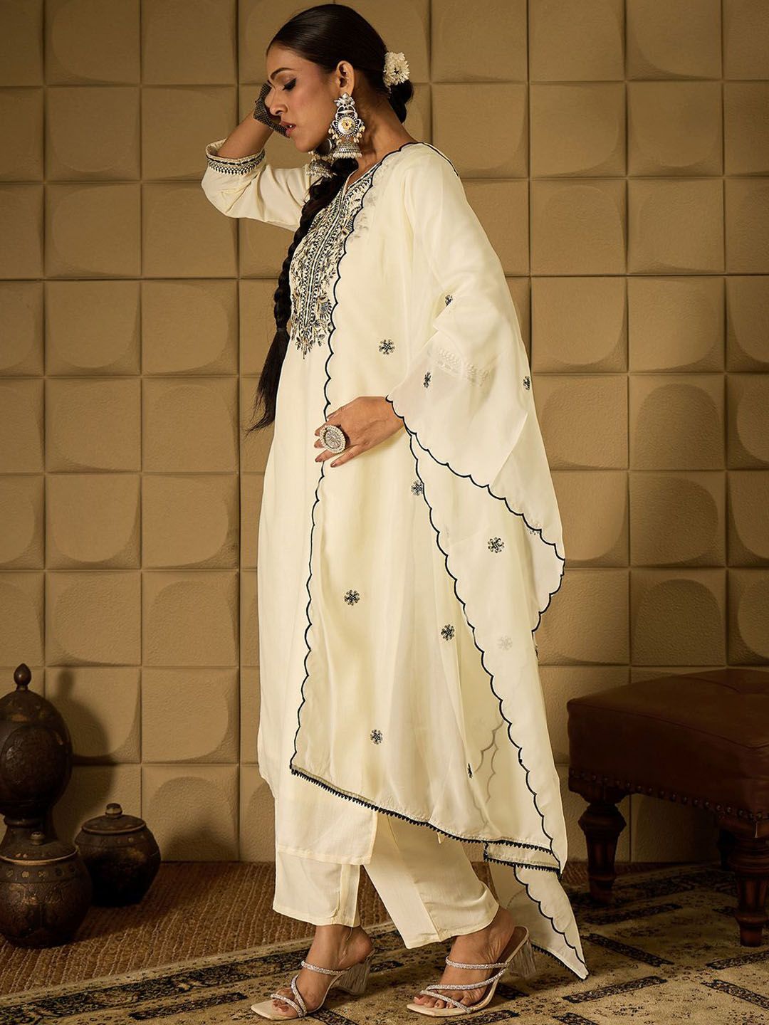 Floral Embroidered Thread Work Straight Kurta with Trouser & Dupatta