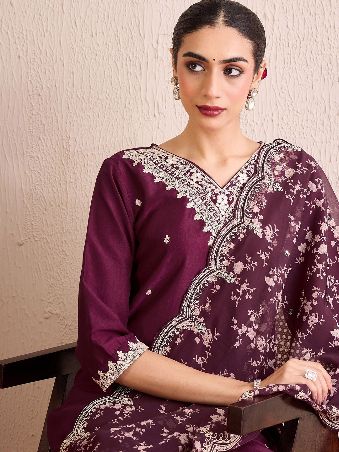 Dhiyona IE Women Floral Embroidered Regular Kurta with Trousers & With Dupatta