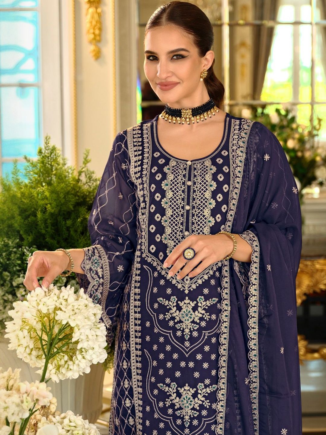 Women Ethnic Motifs Embroidered Regular Thread Work Kurta Set