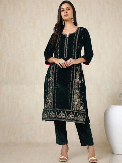 Dhiyona SO Women's Green Floral Embroidered Notch Neck Thread Work Velvet Kurta With Trousers