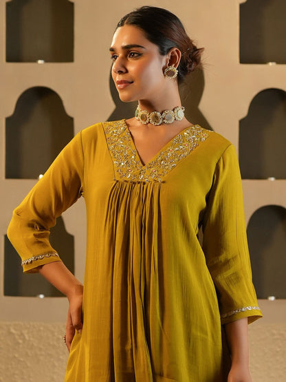 Dhiyona IE Women's Women Ethnic Motifs Embroidered Chanderi Silk Kurta with Trousers