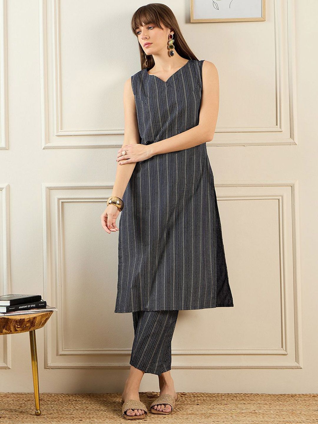 Dhiyona IE Geometric Printed V-Neck Pure Cotton Straight Kurta With Trousers