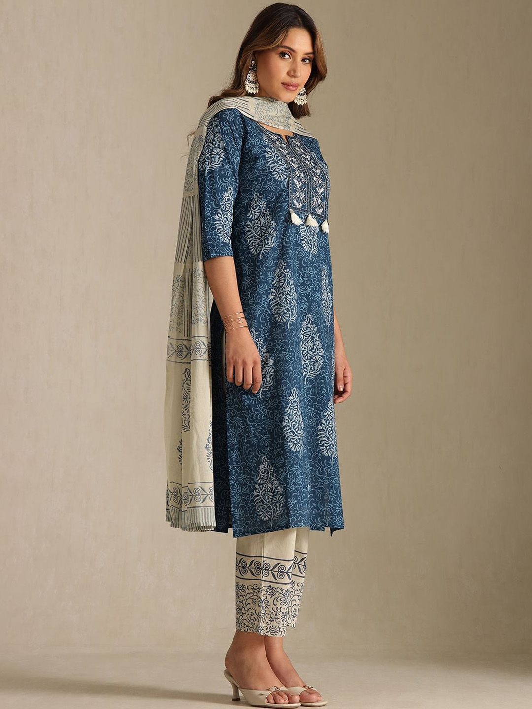 Dhiyona SO Women's Women Printed Calf Length Thread Work Straight Kurta with Trousers & With Dupatta