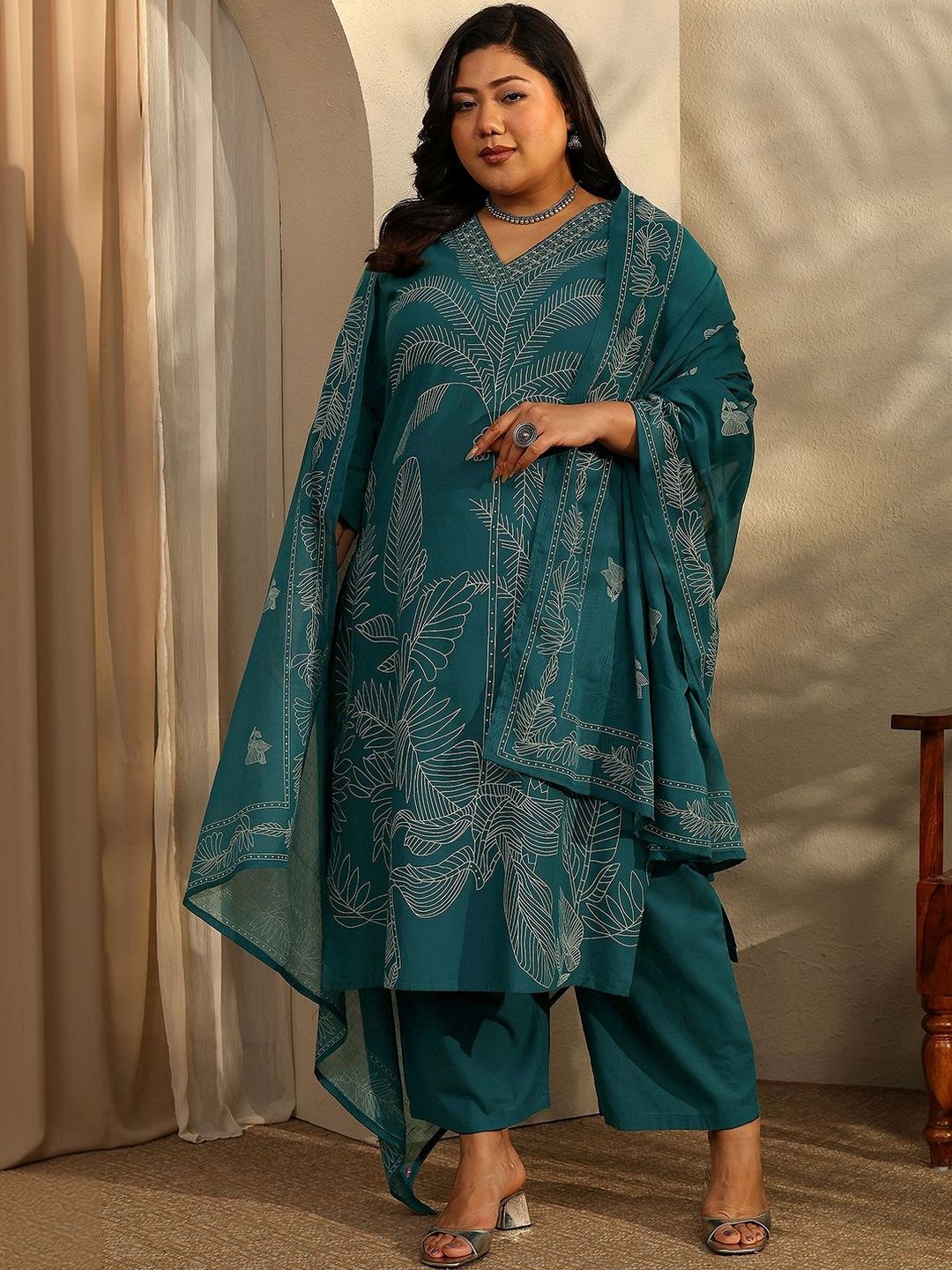 Dhiyona Women's Plus Size Ethnic Motifs Printed Kurta with Trousers & Dupatta