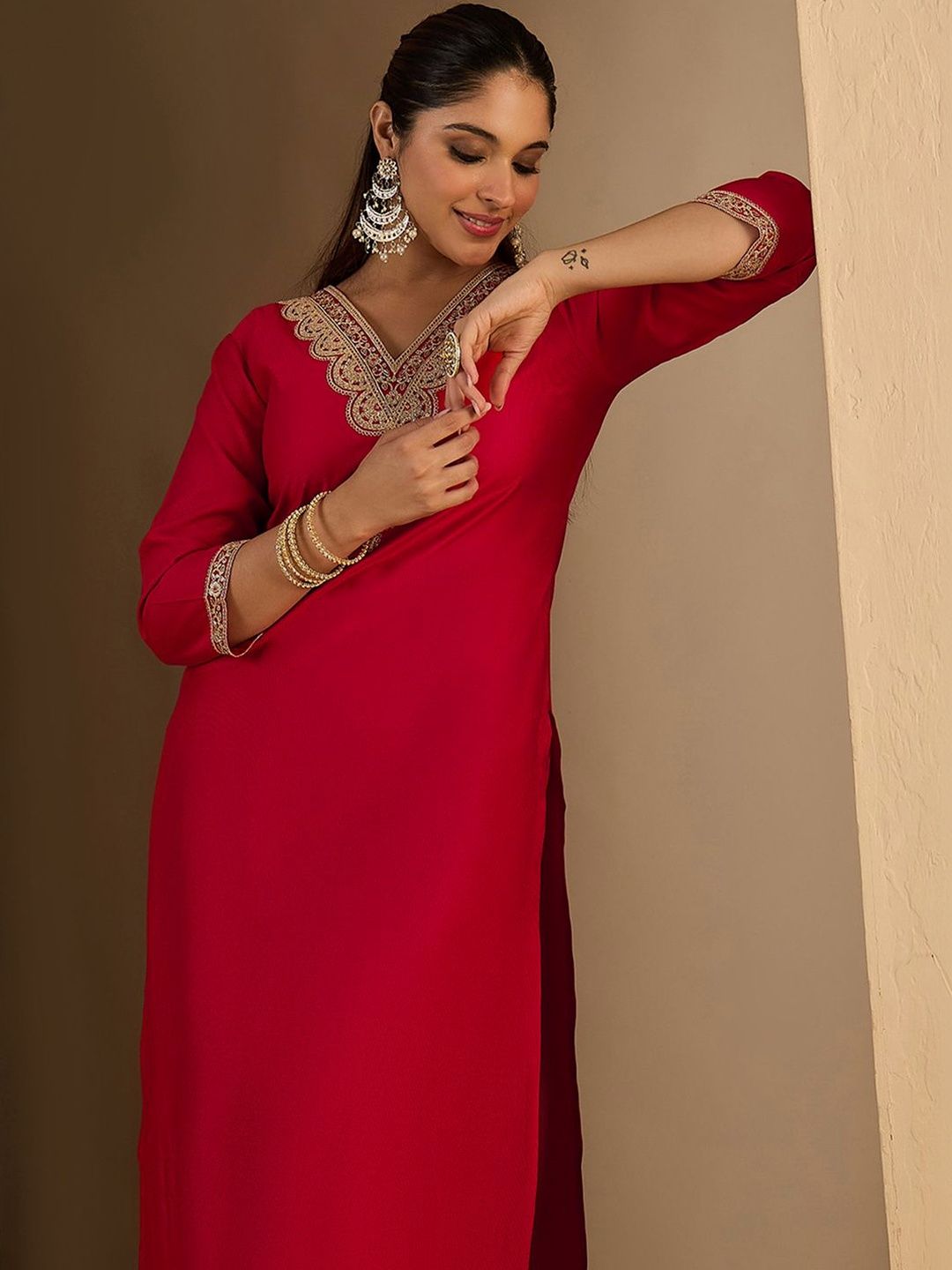 Women Ethnic Motifs Embroidered Regular Thread Work Liva Kurta with Trousers