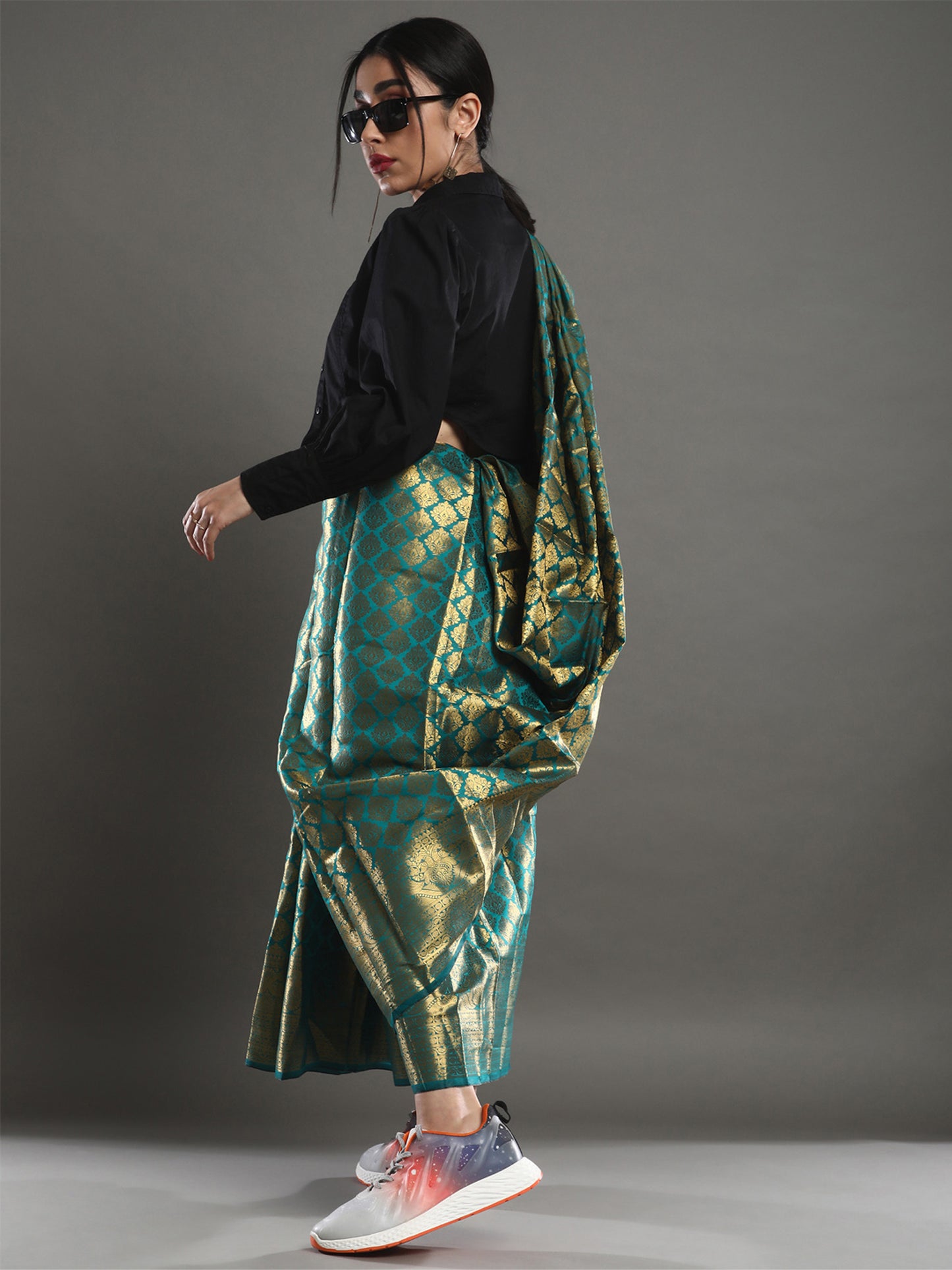 Women's Silk Blend Teal blue Woven Design Designer Saree With Blouse Piece