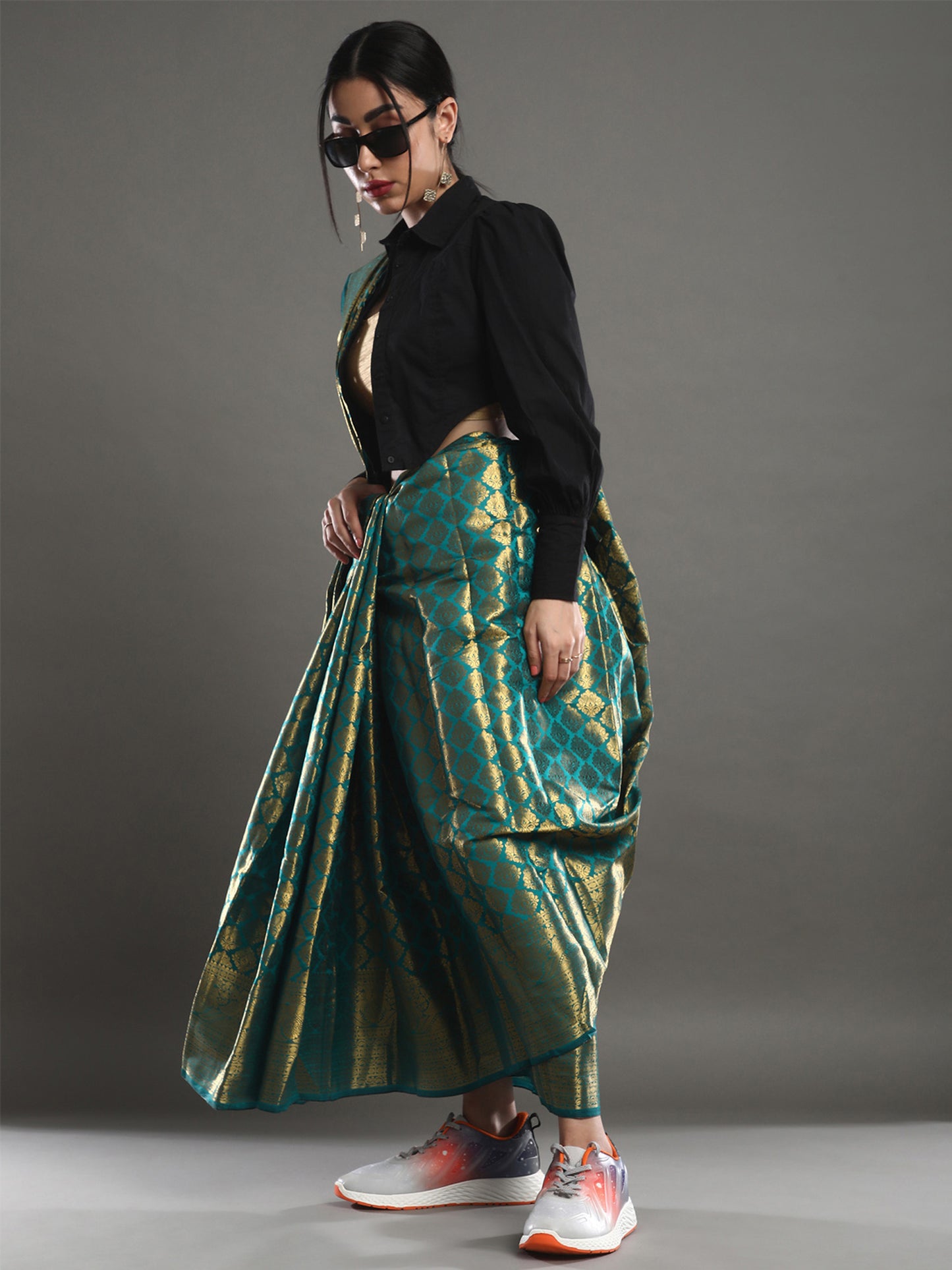 Women's Silk Blend Teal blue Woven Design Designer Saree With Blouse Piece