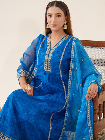 Dhiyona PD Women Floral Embroidered V-Neck Organza A-Line Kurta With Trousers & Dupatta