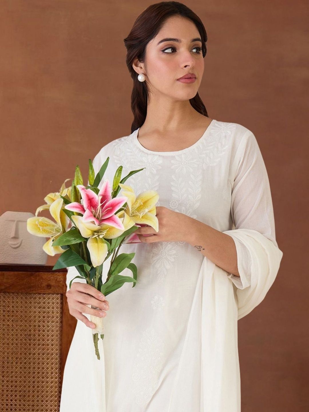 Dhiyona IE Women Floral Embroidered Regular Chikankari Pure Cotton Kurta with Trousers & With Dupatta