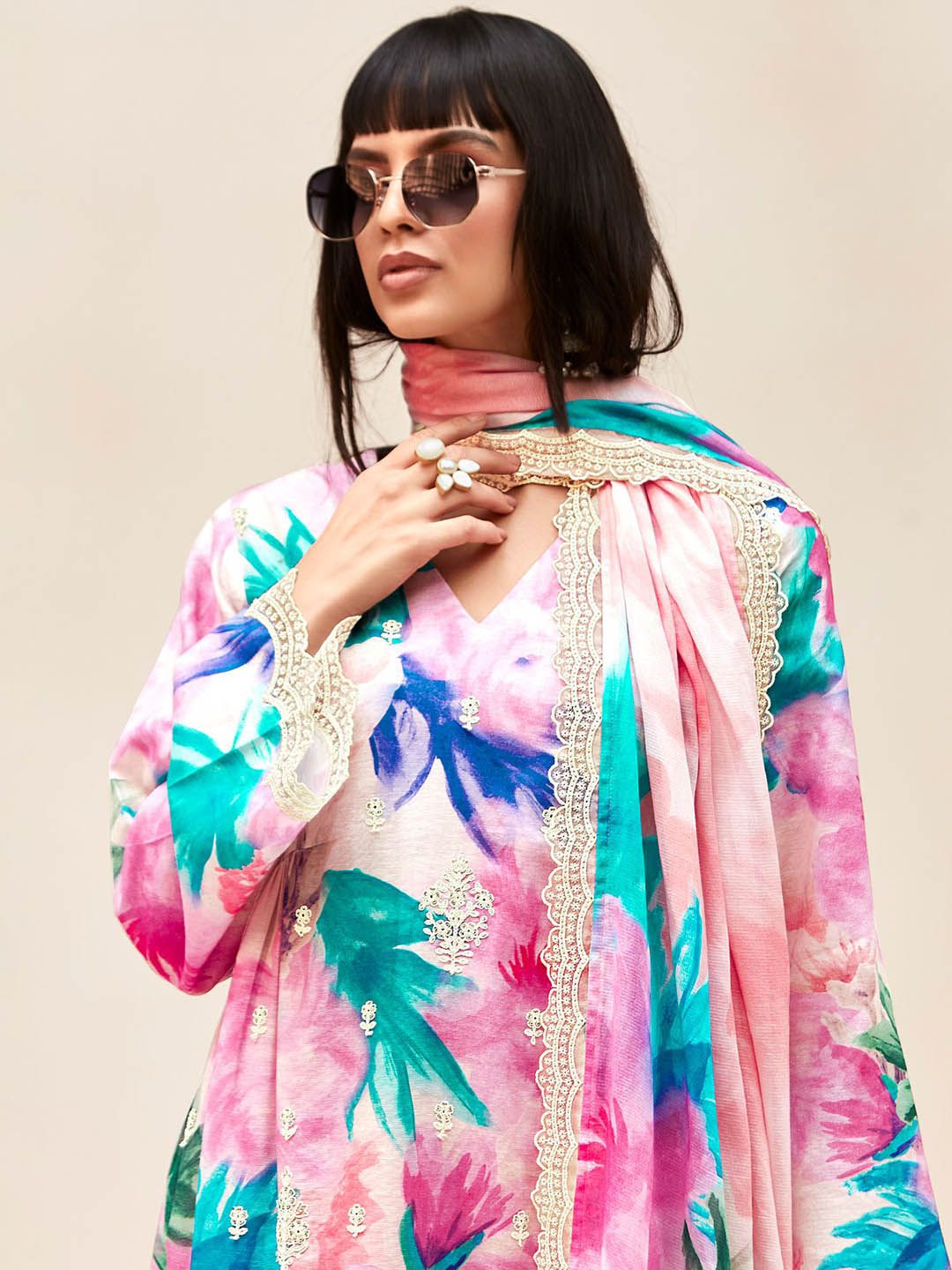 Dhiyona IE Women Floral Embroidered Regular Thread Work Kurta with Trousers & With Dupatta