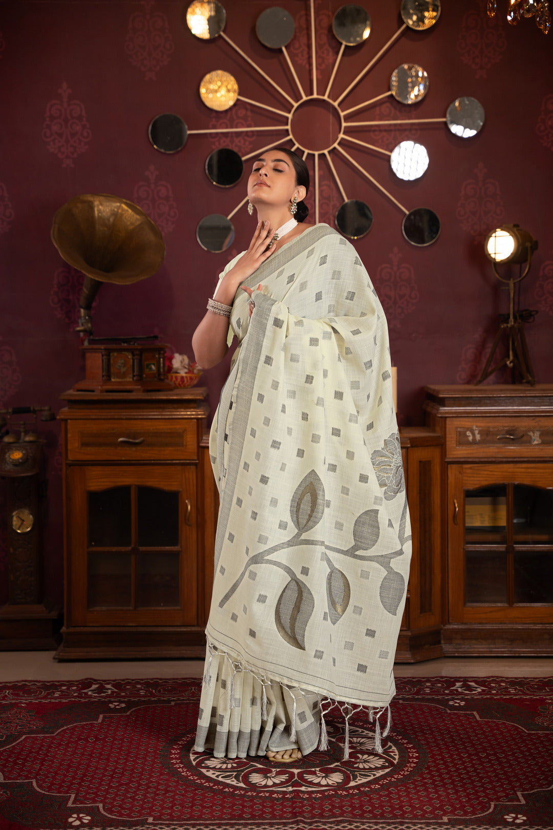 Dhiyona GR Women's Maitri White Linen Woven Saree