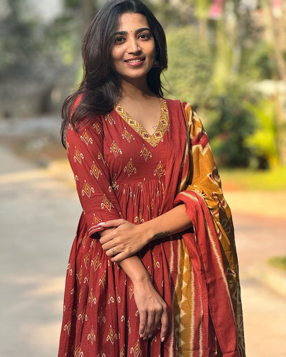Women Viscose Printed Red Kurta And Pant Set With Dupatta